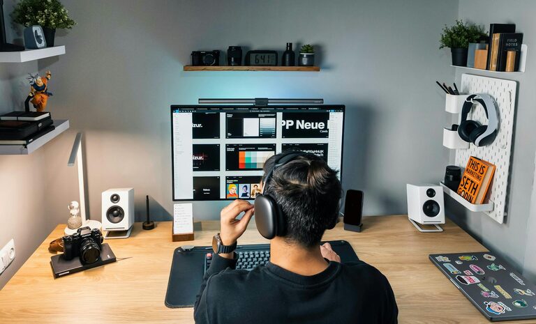 How to Create a Cozy and Productive Home Workspace